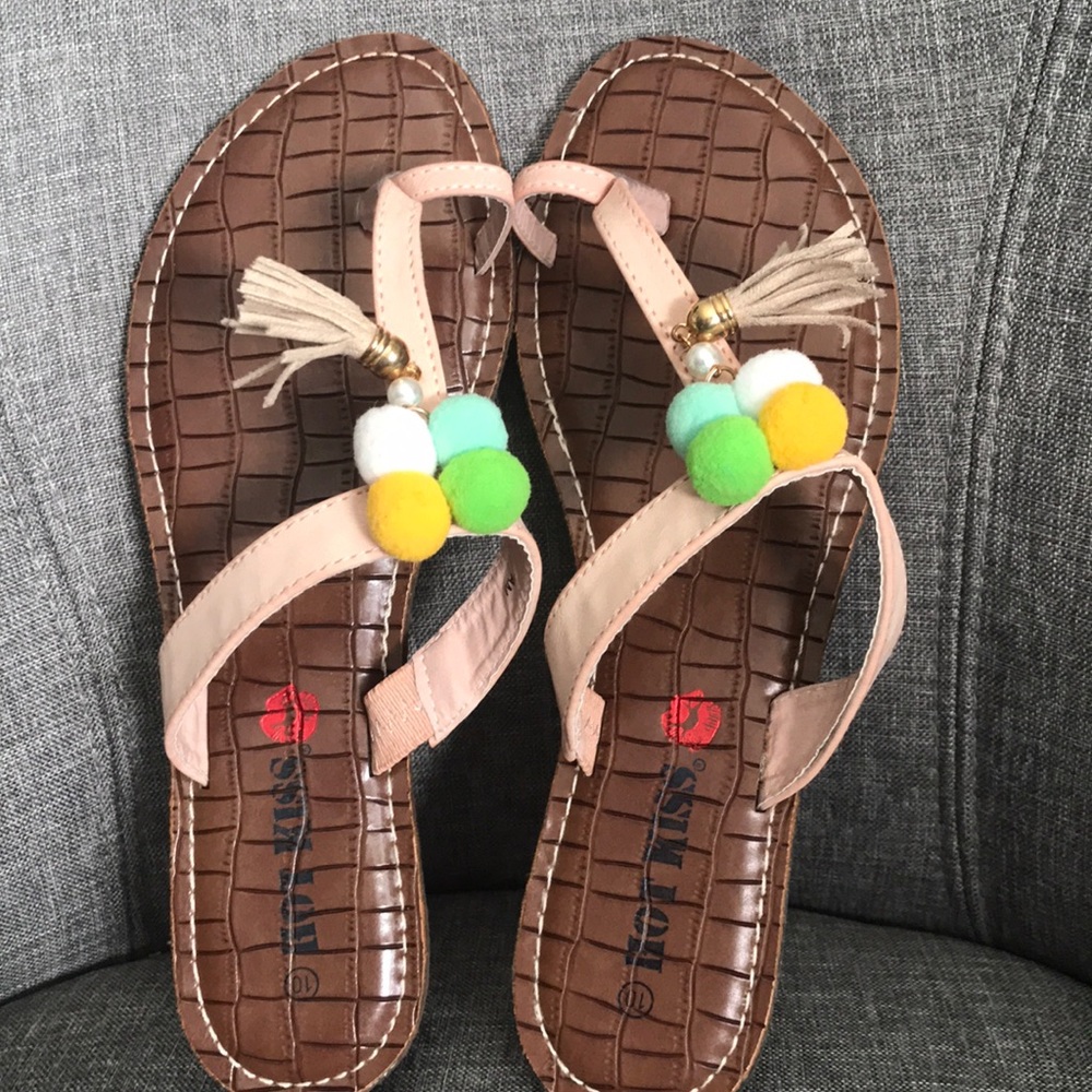 Hot Kiss sandals size 10, like new